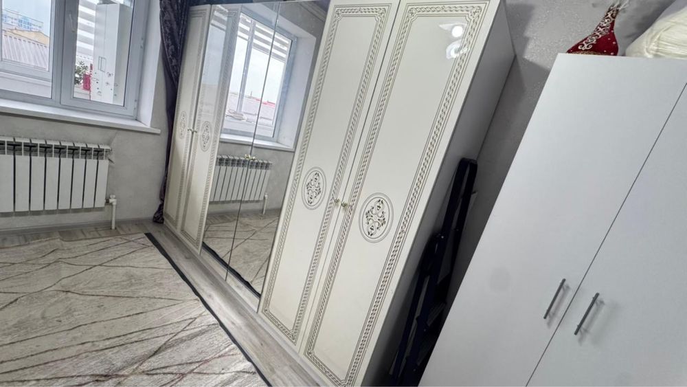 Продам шкаф с комодом