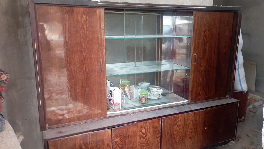 Сервант сотилади