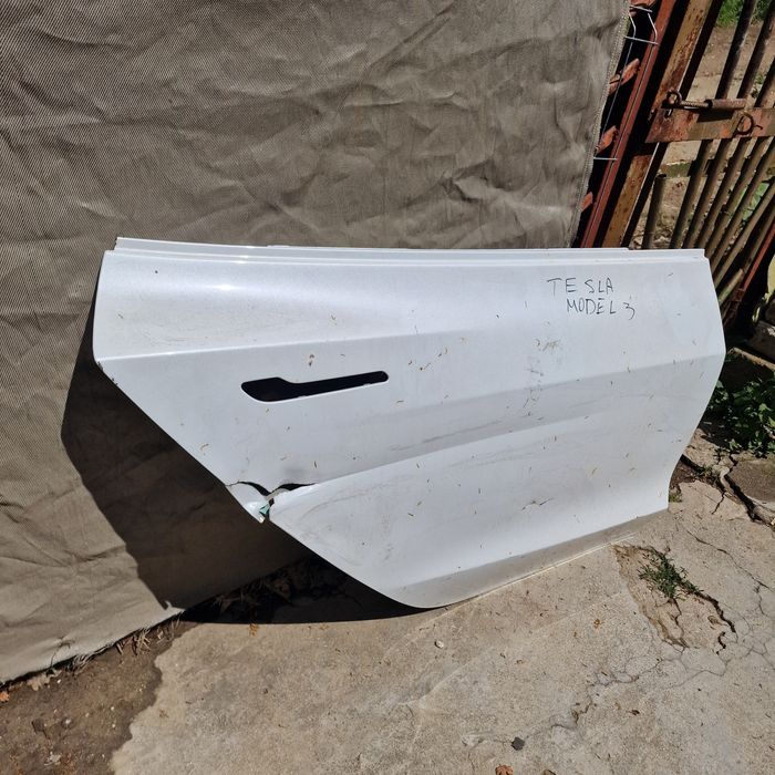 Tesla Model 3 задна дясна врата