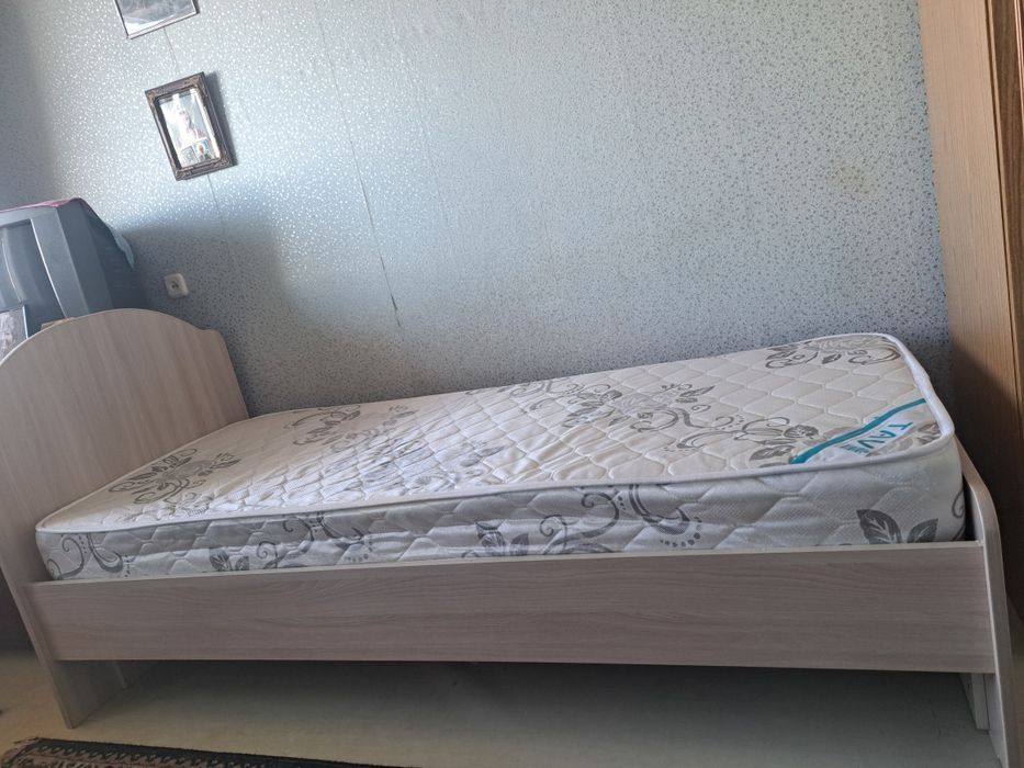 Продам кровать полуторку.