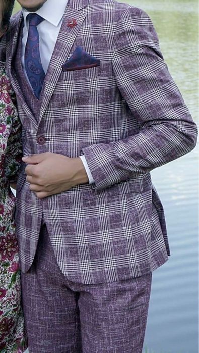 Vând costum elegant , purtat o singură dată