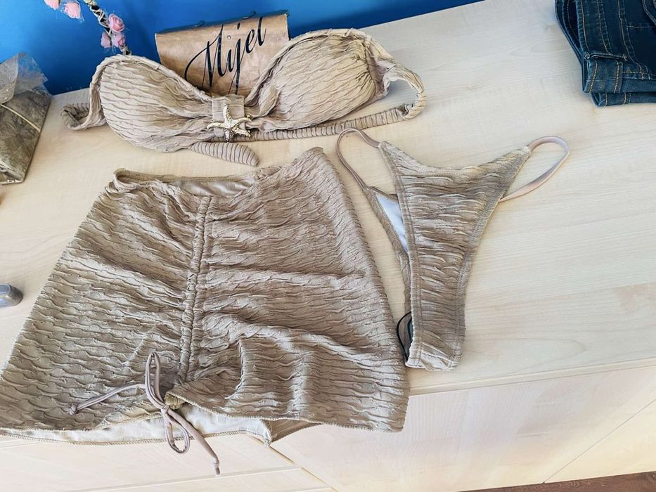 Продавам дамски бански от 3 части