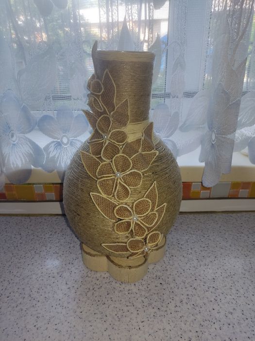 Ваза из джутовой нити