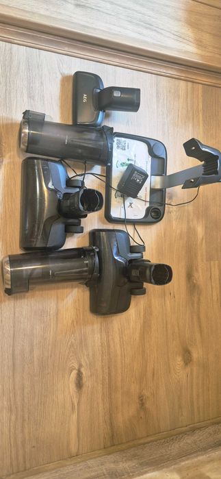 aeg fx 9  зарядно с три четки