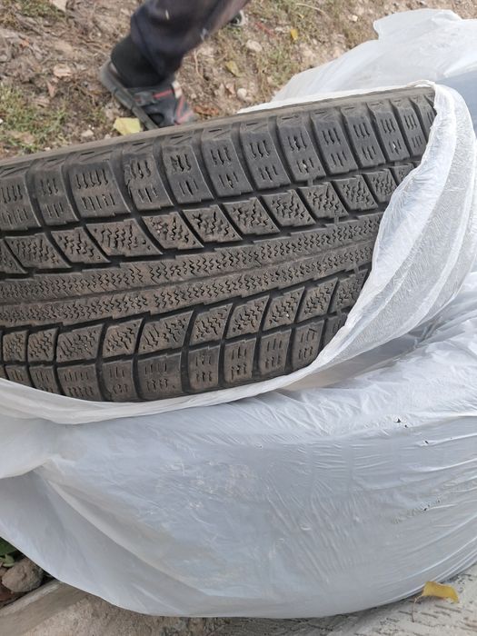 Шины зимний имеется комплект