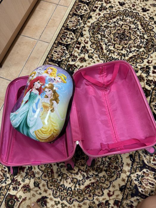 Продам детский чемодан