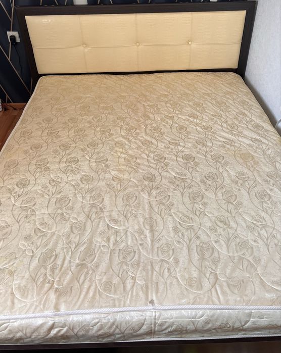 Продаю кровать с матрасом