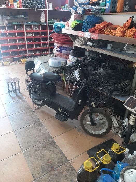 Скутер электройнный