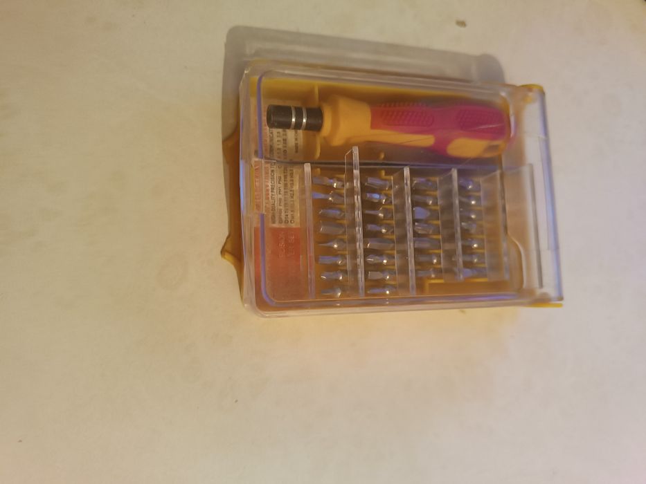 Набор отверток для мелких вещей.