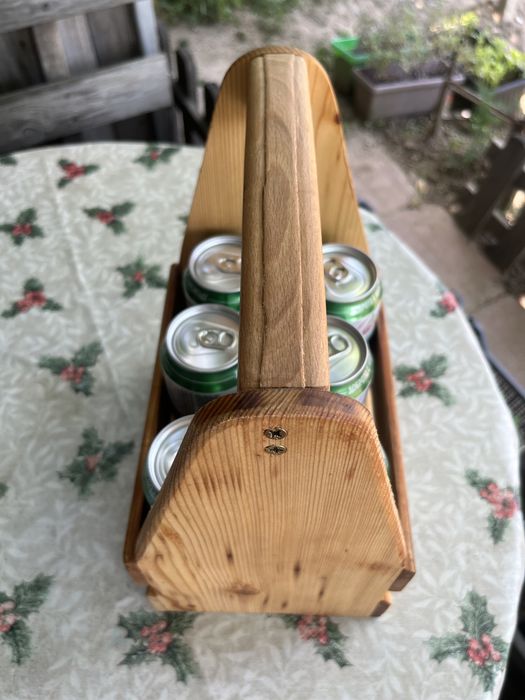 Дървена кошница за бира и малко столче