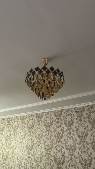 Срочно продам люстра