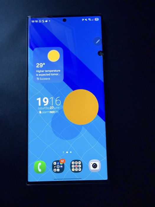 Samsung Galaxy S23 Ultra – 100% funcțional (Ecran fisurat cu punct / Spate crăpat)