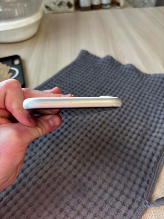 Продам телефон XR