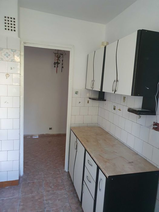 Proprietar vand apartament 3 camere la 7 minute de metrou, Emil Racovita, Piata Straduintei,  liber