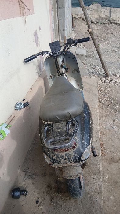 Schimb un scuter piaggio vespa de 80cc 2t