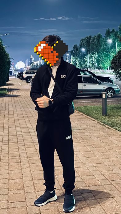 Продам спартивку EA7