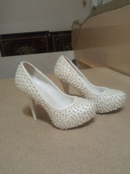 Tufli 36 razmer 2 martta kiyilgan