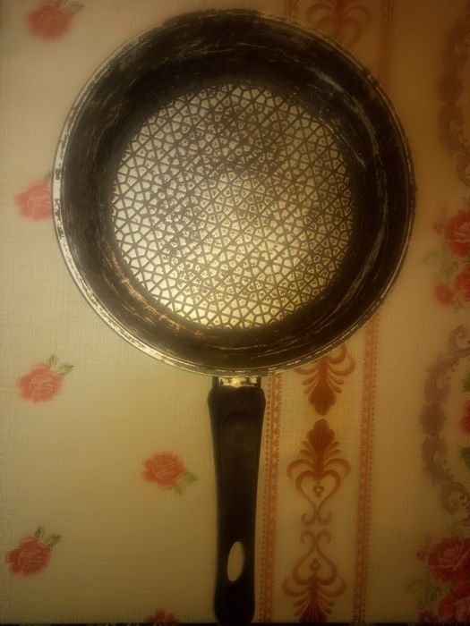 Срочно продам 2 сковородки очень хорошего качества