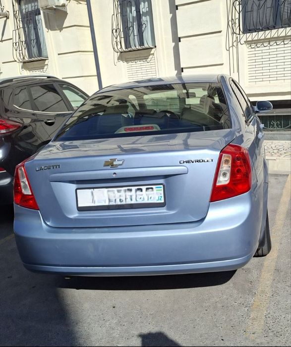 Автомобиль Lacetti