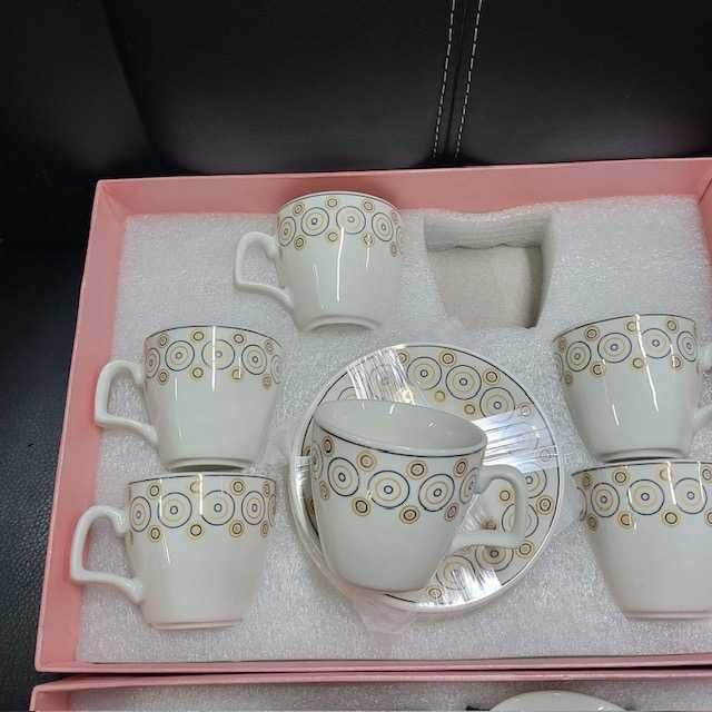 сервиз за кафе от порцелан в луксозна опаковка