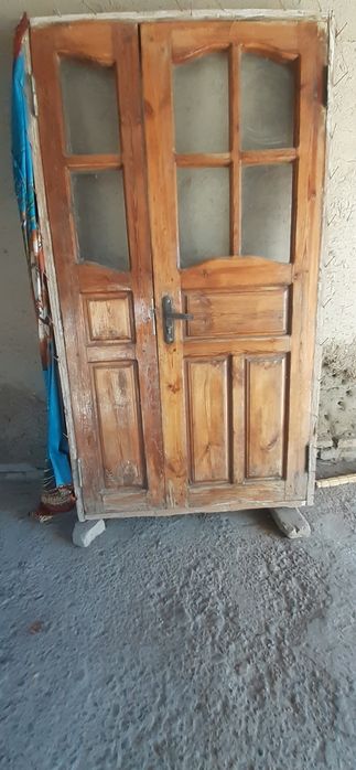 Taxtalik eshik sotiladi