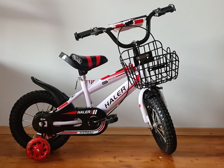 Детски велосипед  чисто нов с помощни колела