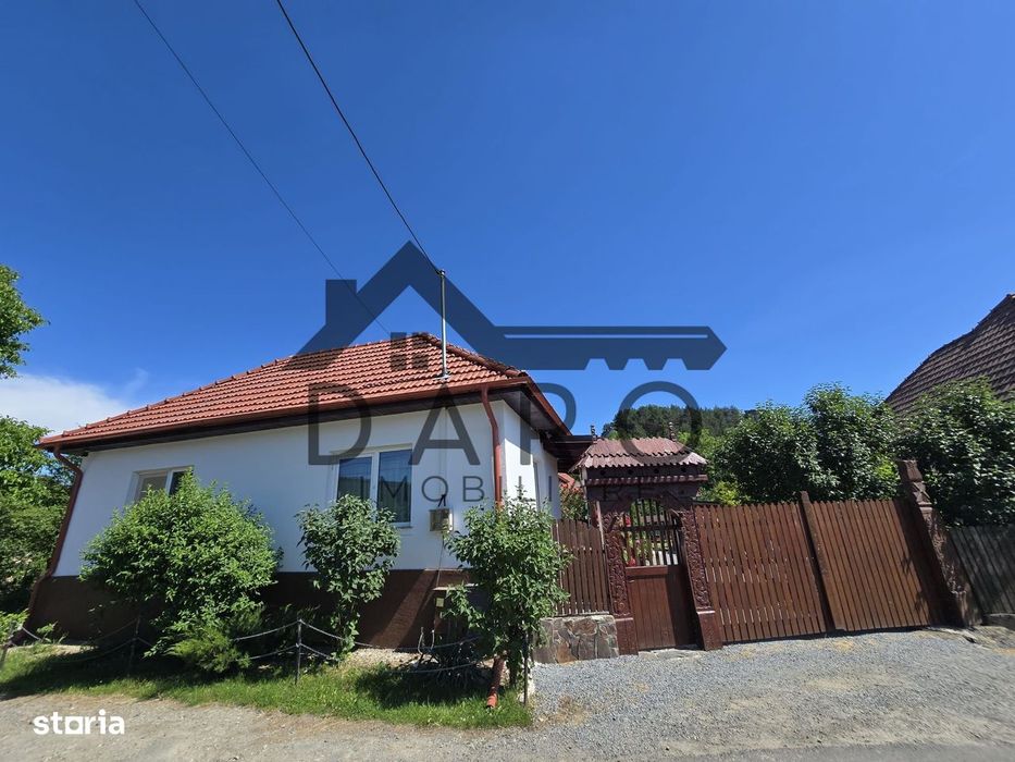 Casa in Livezeni , 140  mp utili , in centrul localitatii .