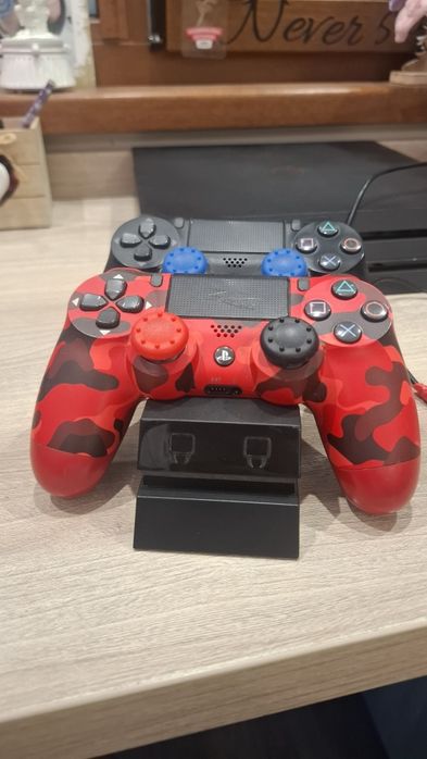 PlayStation 4 PRO 1TB +Два джойстика