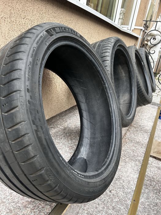 Set 4 anvelope VARĂ Michelin Pilot Sport 5 ZP (Run Flat), 235/40 R19 96Y XL, DOT 2022.
