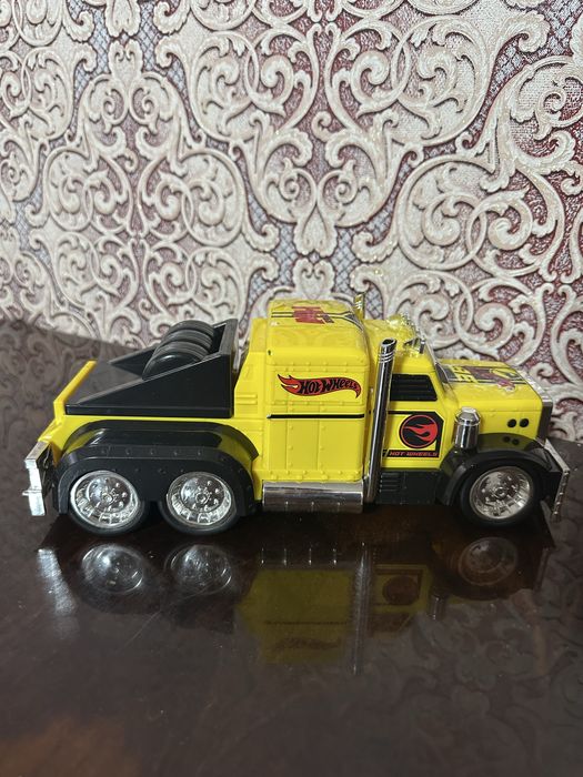 Грузовик Hot Wheels