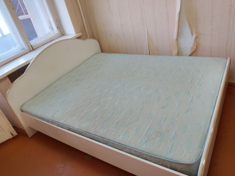 Продам кровать 2 х спалку с матрасом