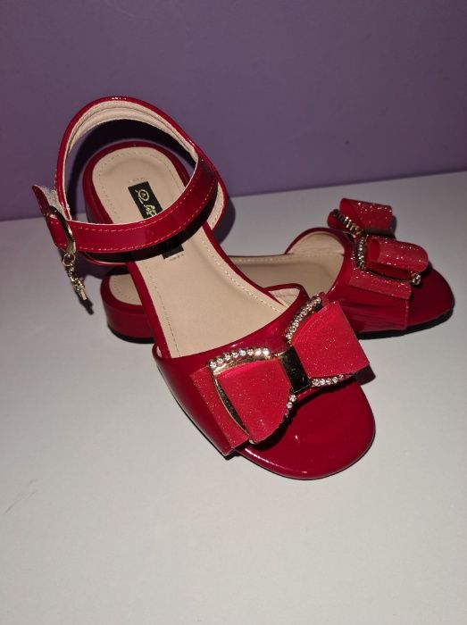 Лот маркови обувки за танци до 35 номер