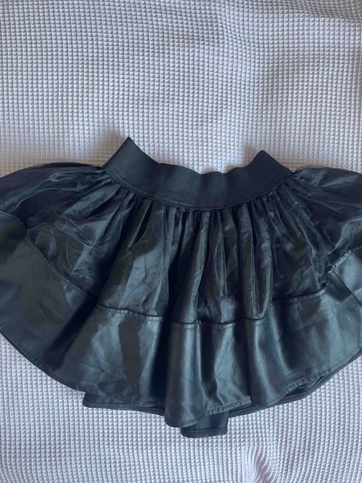 Черна пола с ластик