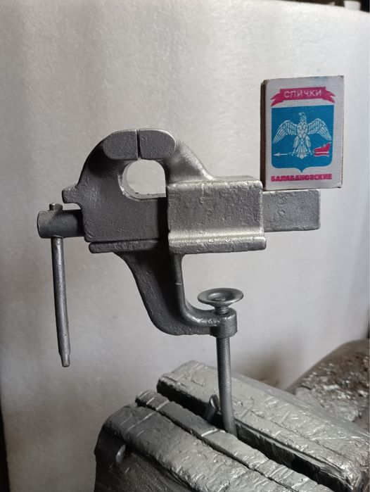 Продам маленькие тиски