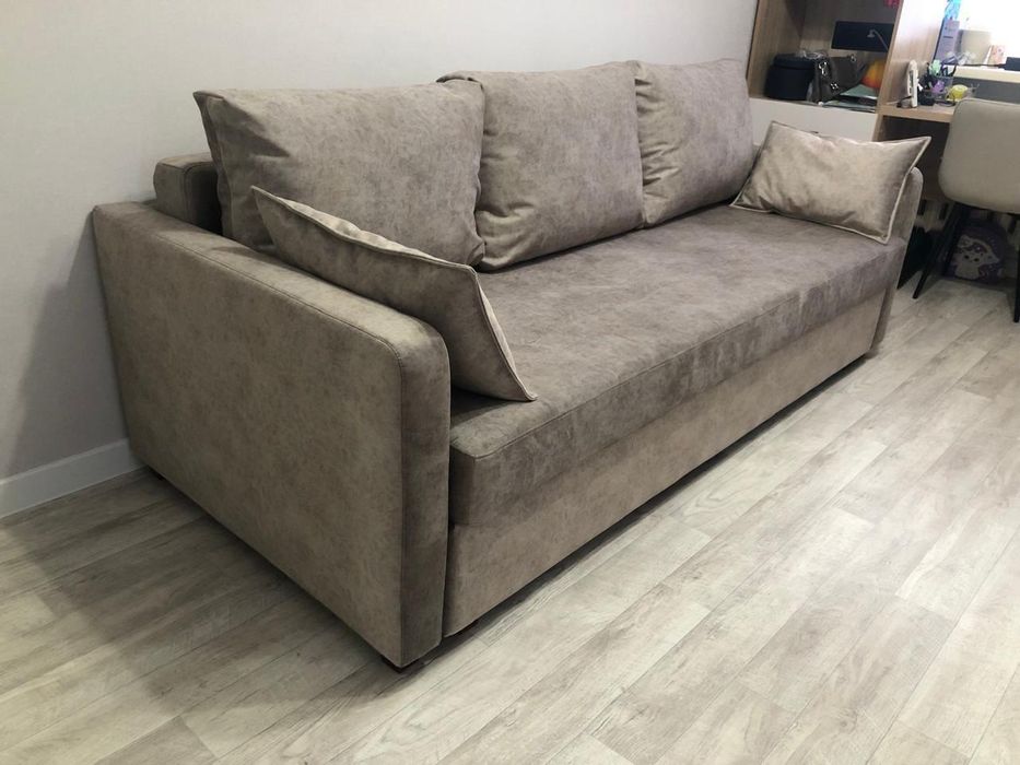 Угловой , прямой диван, раскладной.