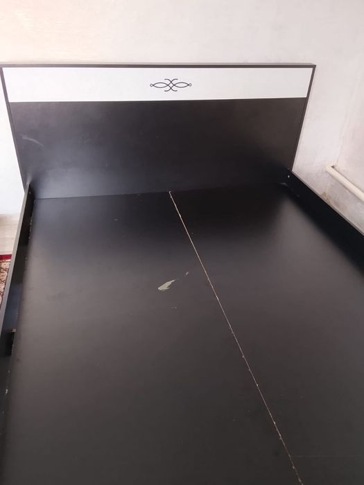 Двухспальная кровать+2 комод