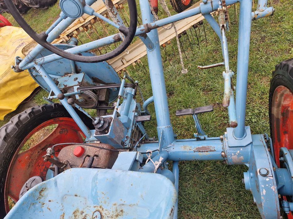 Greblatoare cu motor diesel