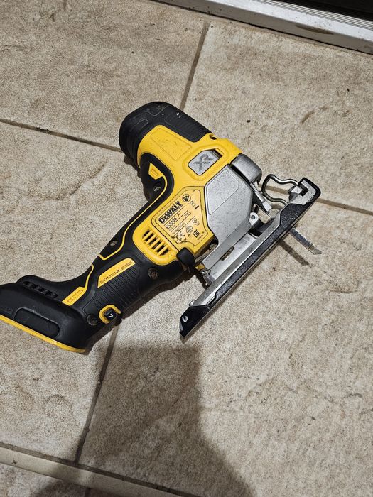 Fierăstrău pendular dewalt brushless