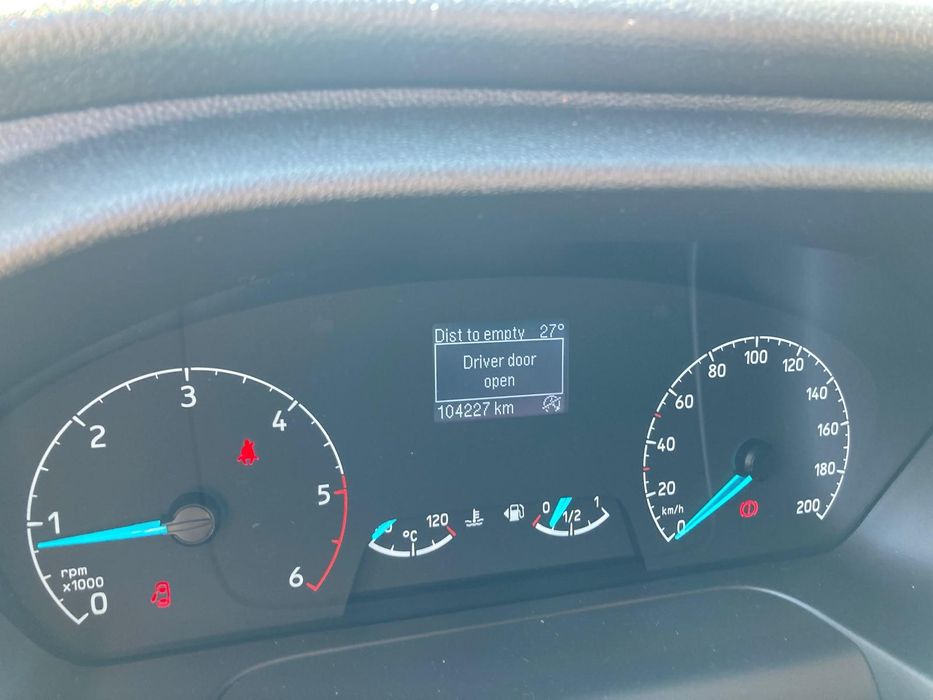 Închiriez microbuz 8+1 locuri