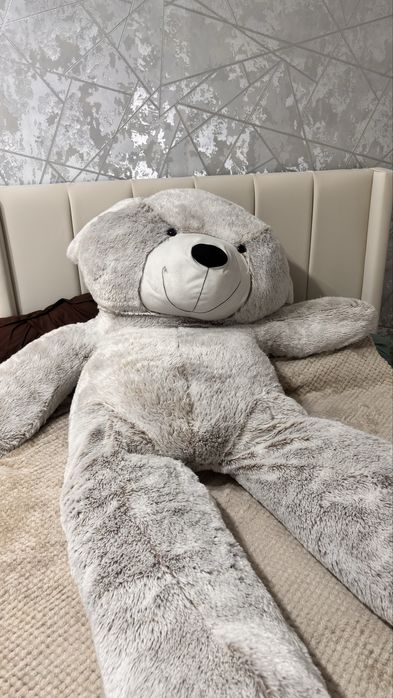 Плюшевый медведь огромный