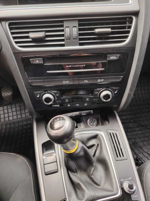 AUDI inscris A4 Avant B8 Facelift 2.0 TDI + 8 roti Alu