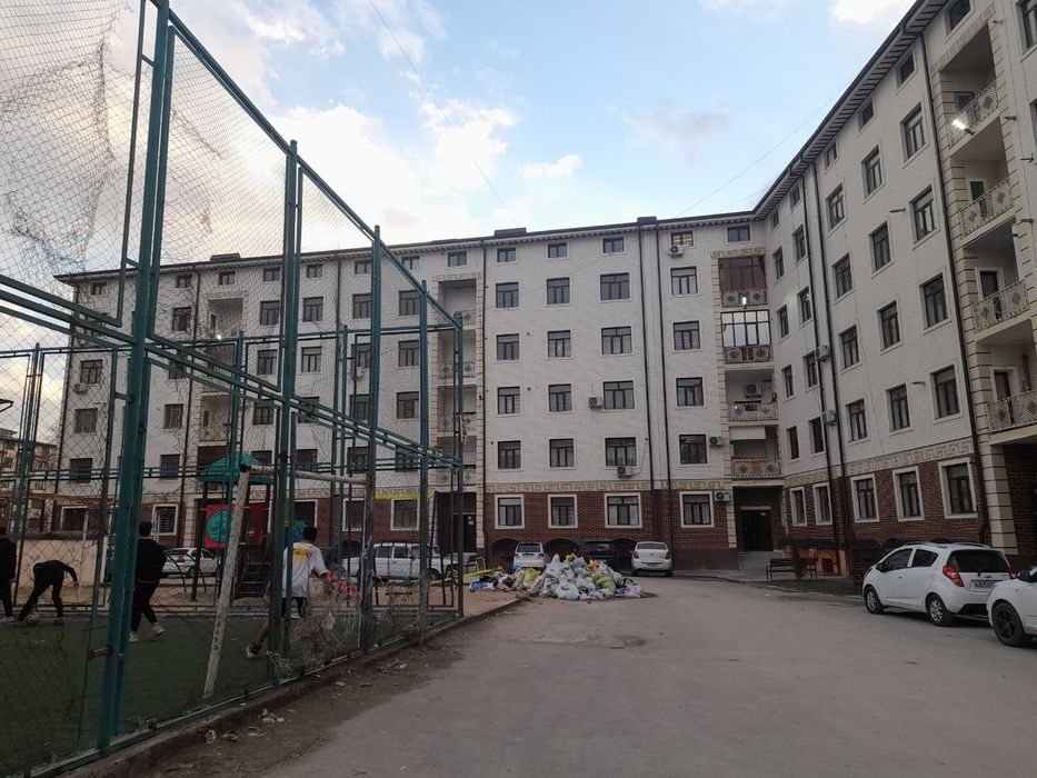 Samarqand aziz bozircha oldidan 1 xonlai uy sotiladi 47