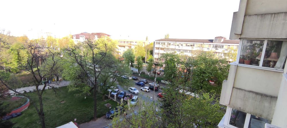 Apartament 3 camere, spațios, luminos și liniștit, cu vedere spre parc și lac
