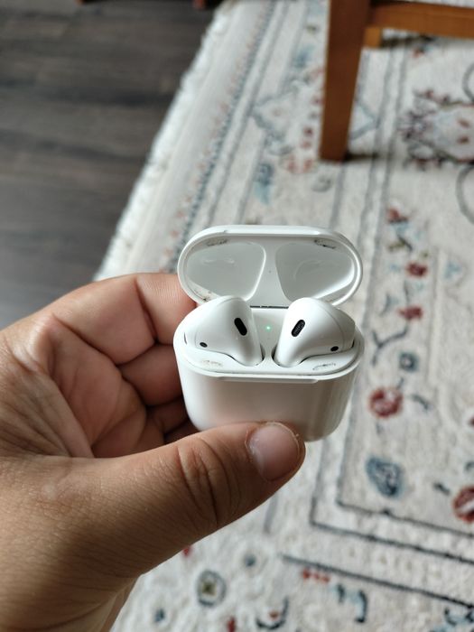 Продам оригинальные наушники Airpods