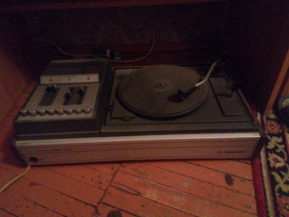Продам магнитофон Бабиник