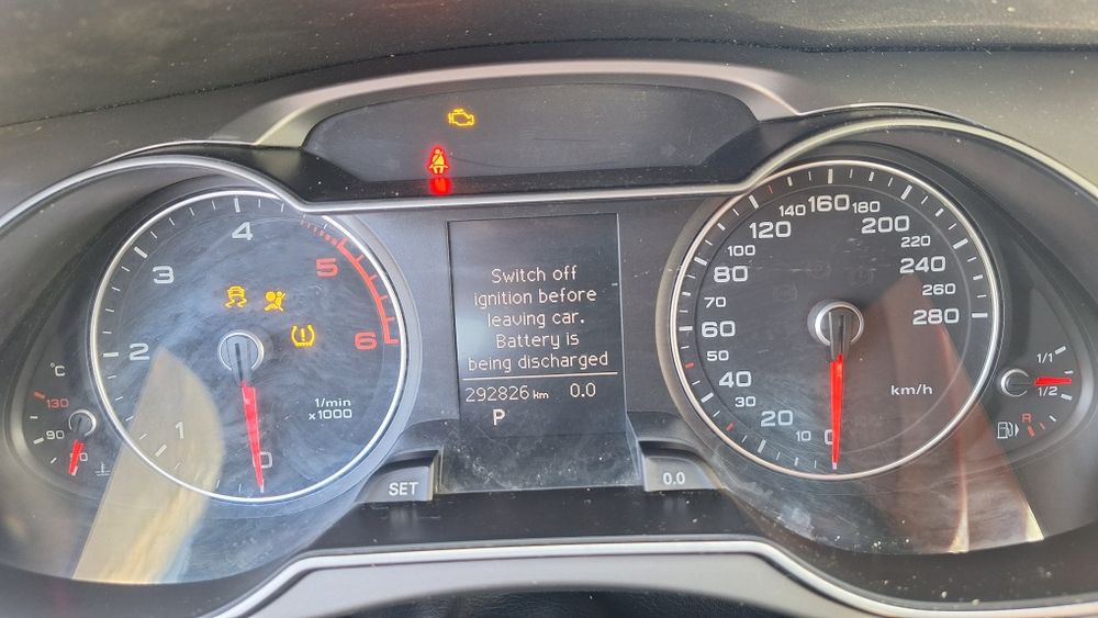 Dezmembrez a4 b8.5 2014