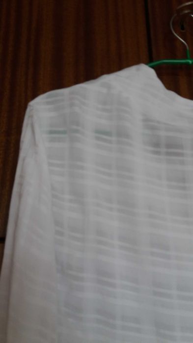 Бяла блуза с дълъг ръкав