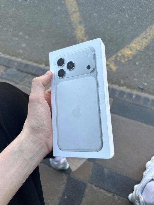 Iphone 17 pro maks silver