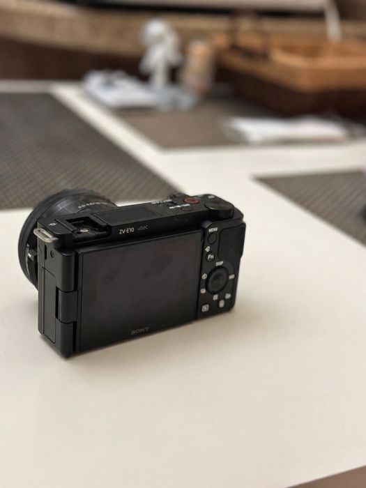 Продается Sony ZV-E10 + оптика + аксессуары
