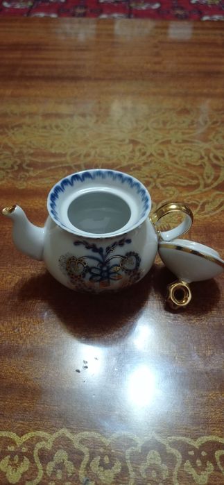 Редкий фарфоровый самовар с чайничком коростень
